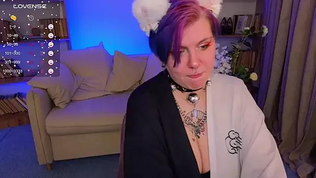 bluelunaray from StripChat is Freechat