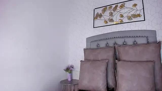 Brunette_Scarlet_ from StripChat is Freechat