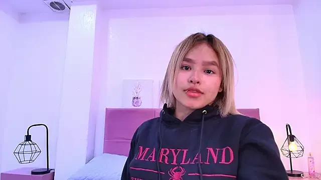 CamiilaGlow from StripChat is Freechat