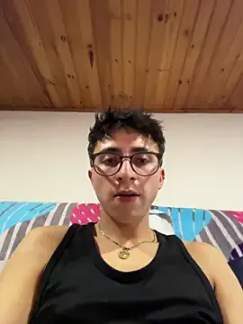 Freechat CamiRojas_boy on StripChat