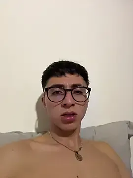 Freechat CamiRojas_boy on StripChat