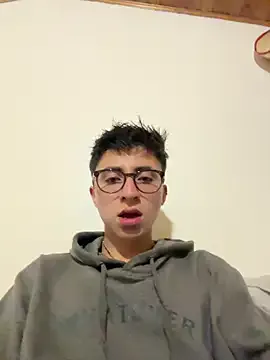 Freechat CamiRojas_boy on StripChat