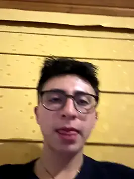 Freechat CamiRojas_boy on StripChat