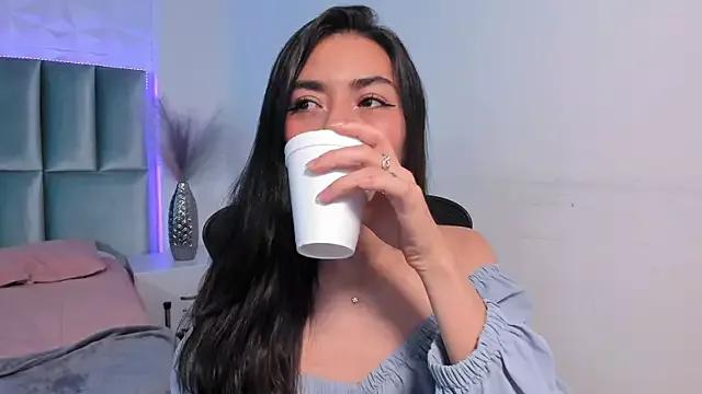 canelleGarces from StripChat is Freechat