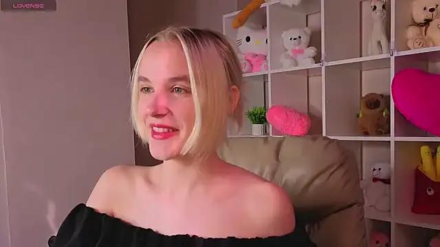 Carolin_Miller from StripChat is Freechat