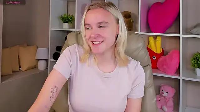 Carolin_Miller from StripChat is Freechat
