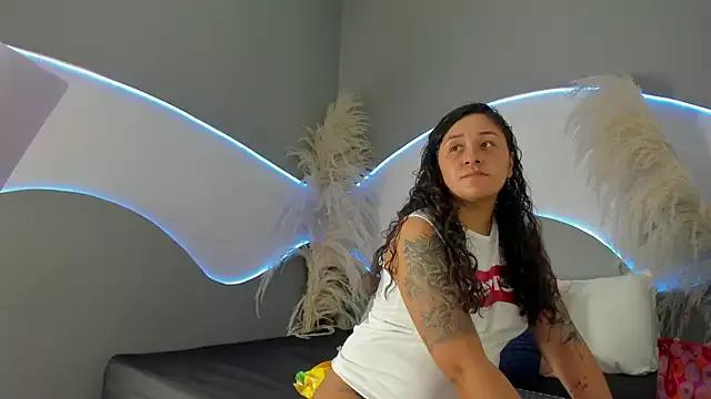 Carolinee_Roberts from StripChat is Freechat