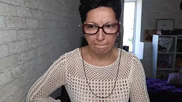 Celine_Queen from StripChat is Freechat