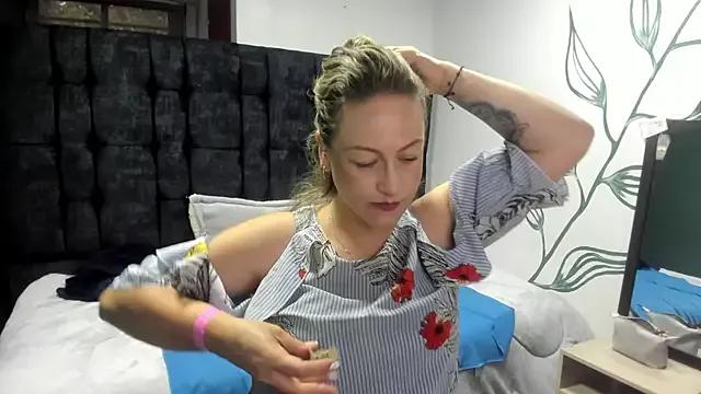 Charlot_milf from StripChat is Freechat