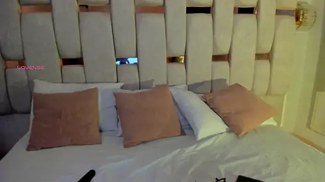 Freechat charlotte_line on StripChat