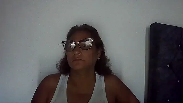 Freechat charrysexy1 on StripChat