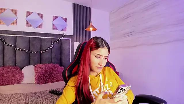 cristal_baker25 from StripChat is Freechat