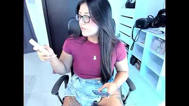 Freechat cristina697 on StripChat