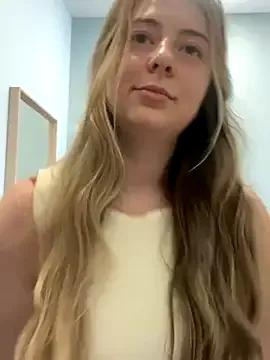 Curvyflawless from StripChat