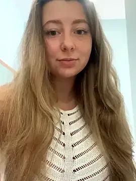 Curvyflawless from StripChat