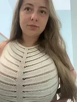 Curvyflawless from StripChat