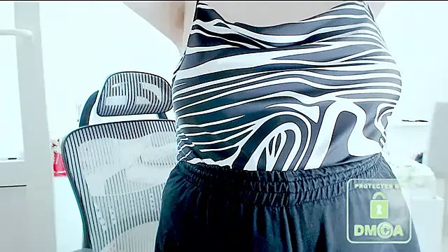 Freechat cute_and_hot on StripChat