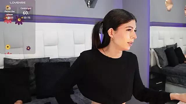 CuteAri from StripChat