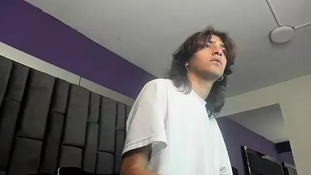 Dante_Crow_ from StripChat is Freechat