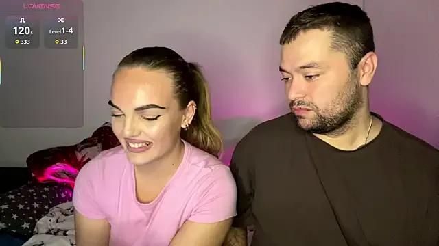deeplookscouple from StripChat is Freechat