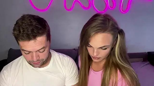 deeplookscouple from StripChat is Freechat