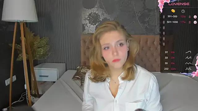 DellaRowe from StripChat