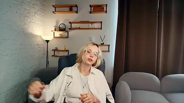 DreammDollt from StripChat is Freechat