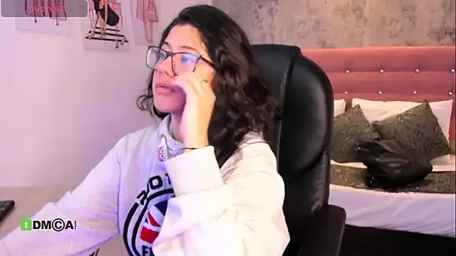 Dulcerose_01 from StripChat is Freechat