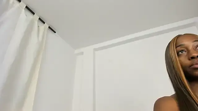 Freechat Ebony_danik on StripChat