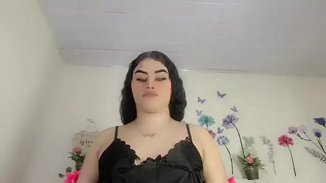 Eemily_- from StripChat is Freechat