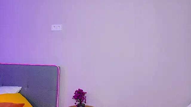 Elaraine_ from StripChat is Freechat
