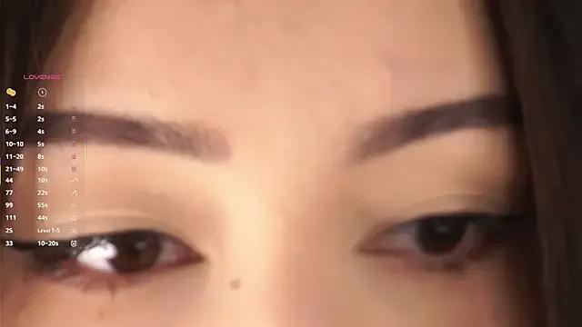 EleonorSimmes from StripChat