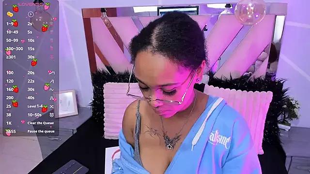 Elith_noa from StripChat is Freechat