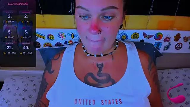 EllieOz from StripChat is Freechat