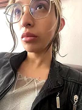Emilia_Bons from StripChat is Freechat