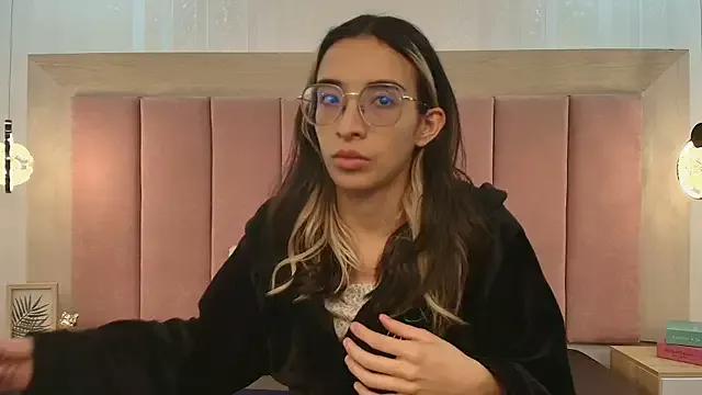 Emilia_Bons from StripChat