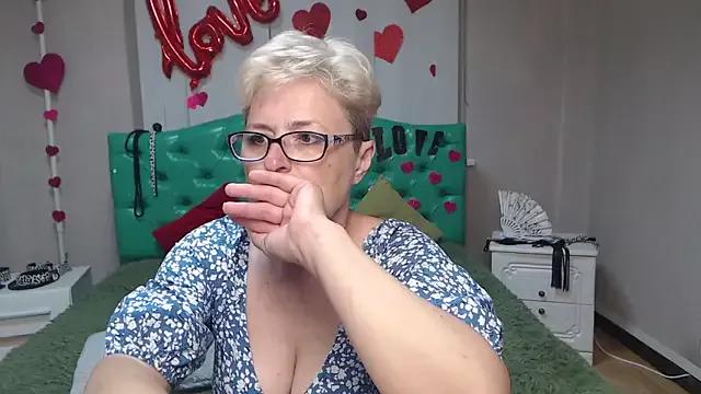 EmiliaGree from StripChat is Freechat