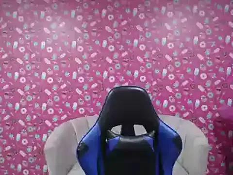 emily_cooper_t from StripChat is Freechat