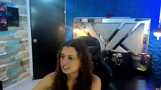 EmilyMartinx2 from StripChat is Freechat