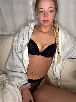 emilypeperoni from StripChat is Freechat