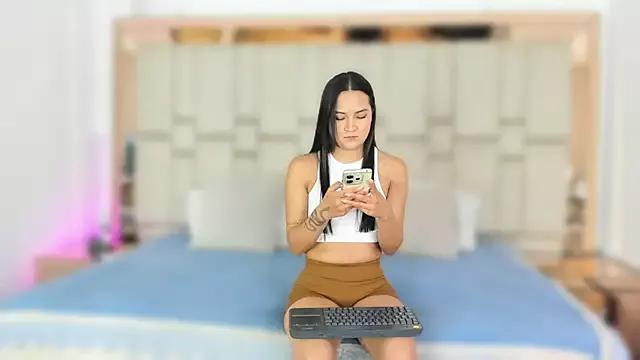 EmmaBeel from StripChat is Freechat
