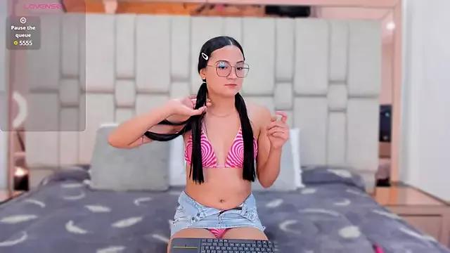 EmmaBeel from StripChat is Freechat