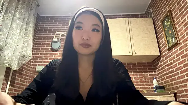 EmmaLeexth on StripChat 