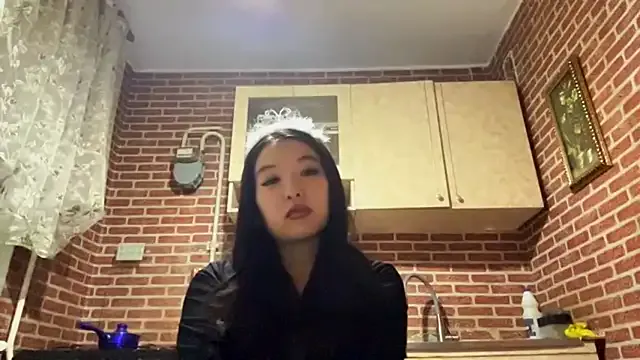 EmmaLeexth on StripChat 