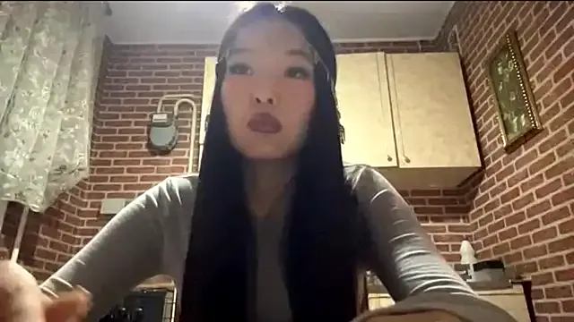 EmmaLeexth on StripChat 