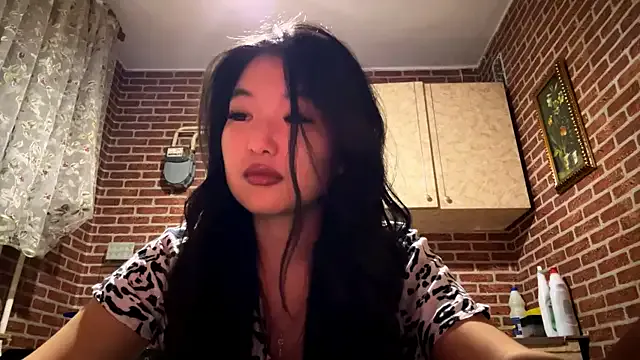 EmmaLeexth on StripChat 