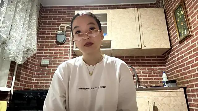 EmmaLeexth from StripChat is Freechat
