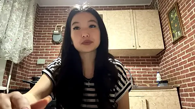 EmmaLeexth on StripChat 