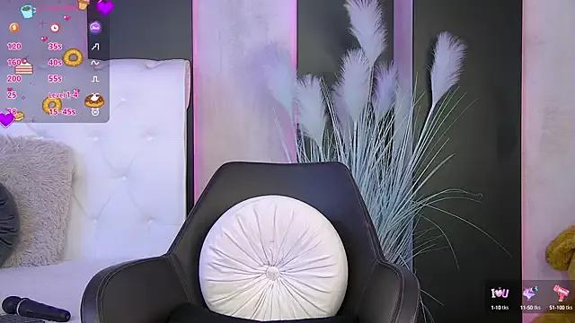 EmmaWil from StripChat is Freechat