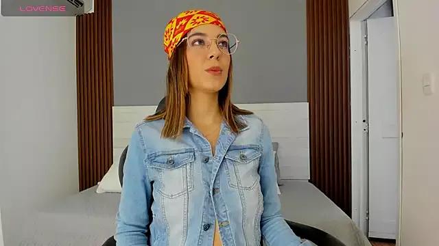 Emmy_Meadows from StripChat is Freechat